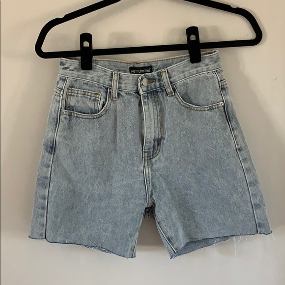 PrettyLittleThing Pants - Denim midi shorts